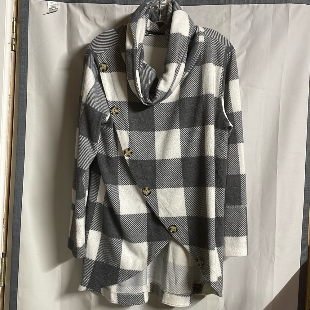 Women’s sweater size one X gray and off-white wrap high low